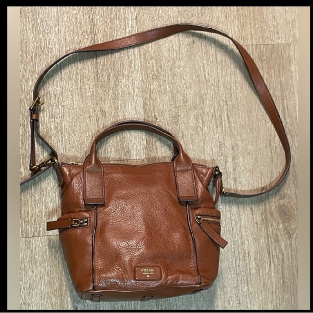 FOSSIL PEBBLE LEATHER HOBO BAG